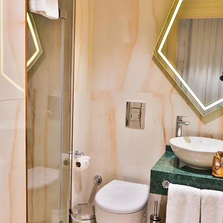 Hotel Danis & - Old 4*