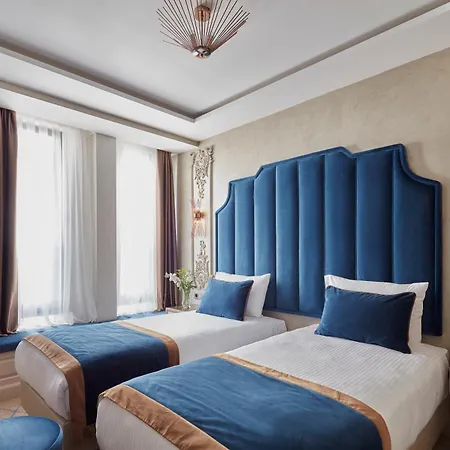 Danis & - Old Hotel 4*