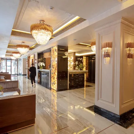 Danis & - Old Hotel