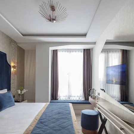 Danis & - Old Hotel 4*