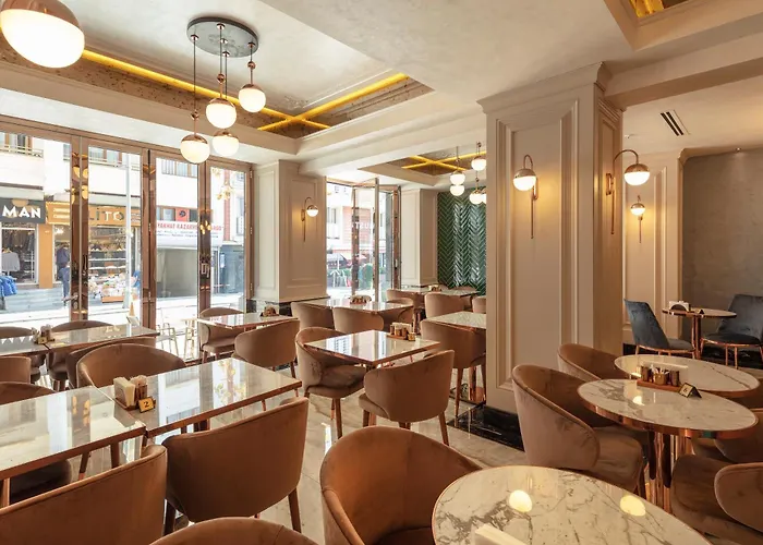 Danis & - Old Hotel 4*