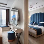 Danis & - Old Hotel