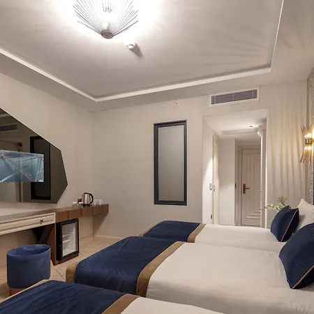 Danis & - Old Hotel